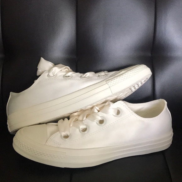 Converse Shoes - Converse women’s satin big eyelets shoes rare